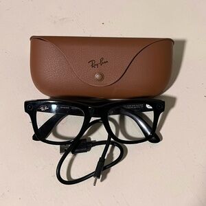 Ray-Ban Meta Glasses Wayfarer Black-Gently Used